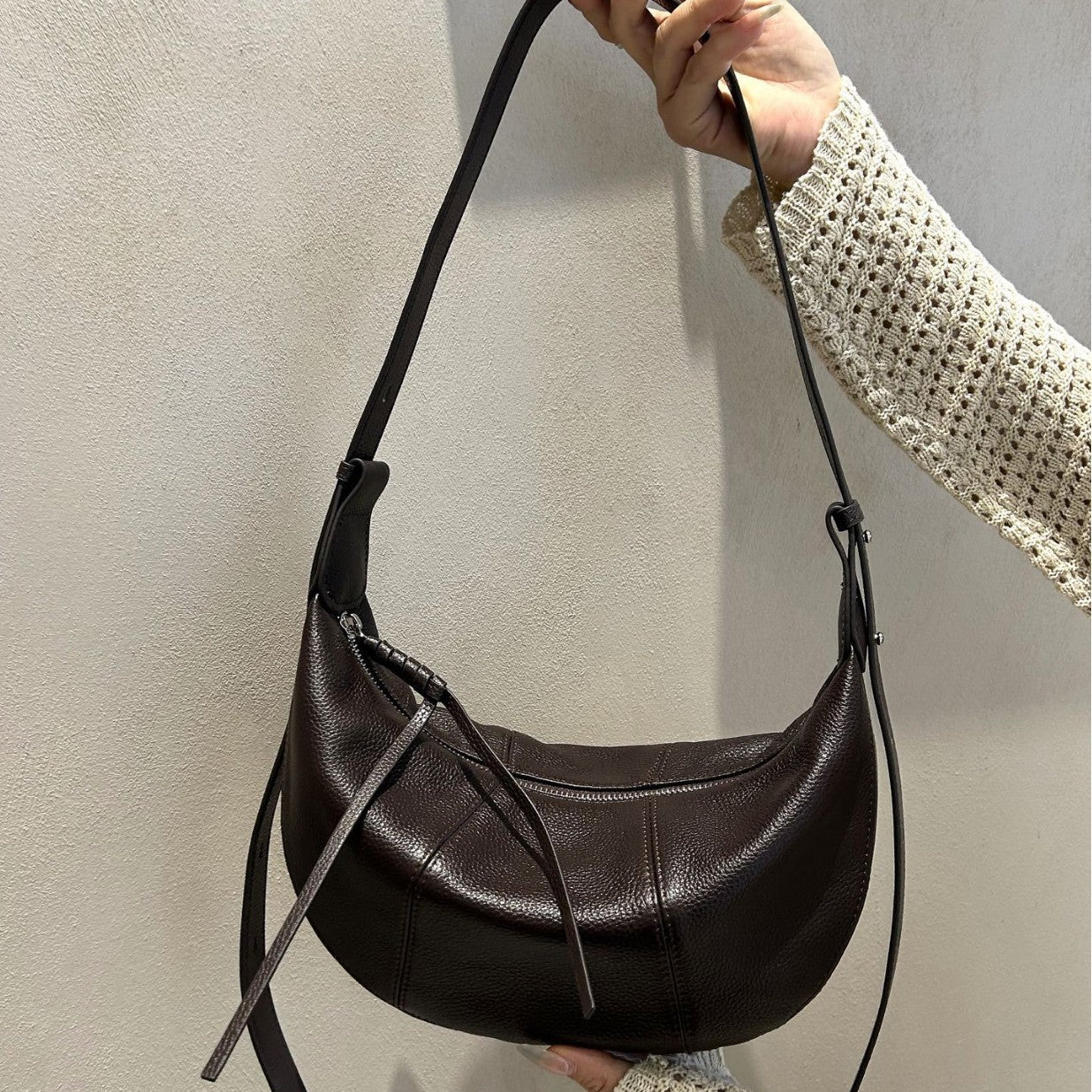 Top-grain Cowhide Crossbody Dumpling Bag, New Genuine Leather Niche Shoulder Bag, Practical For Commuting, Natural Textured Cowhide Crescent Bag