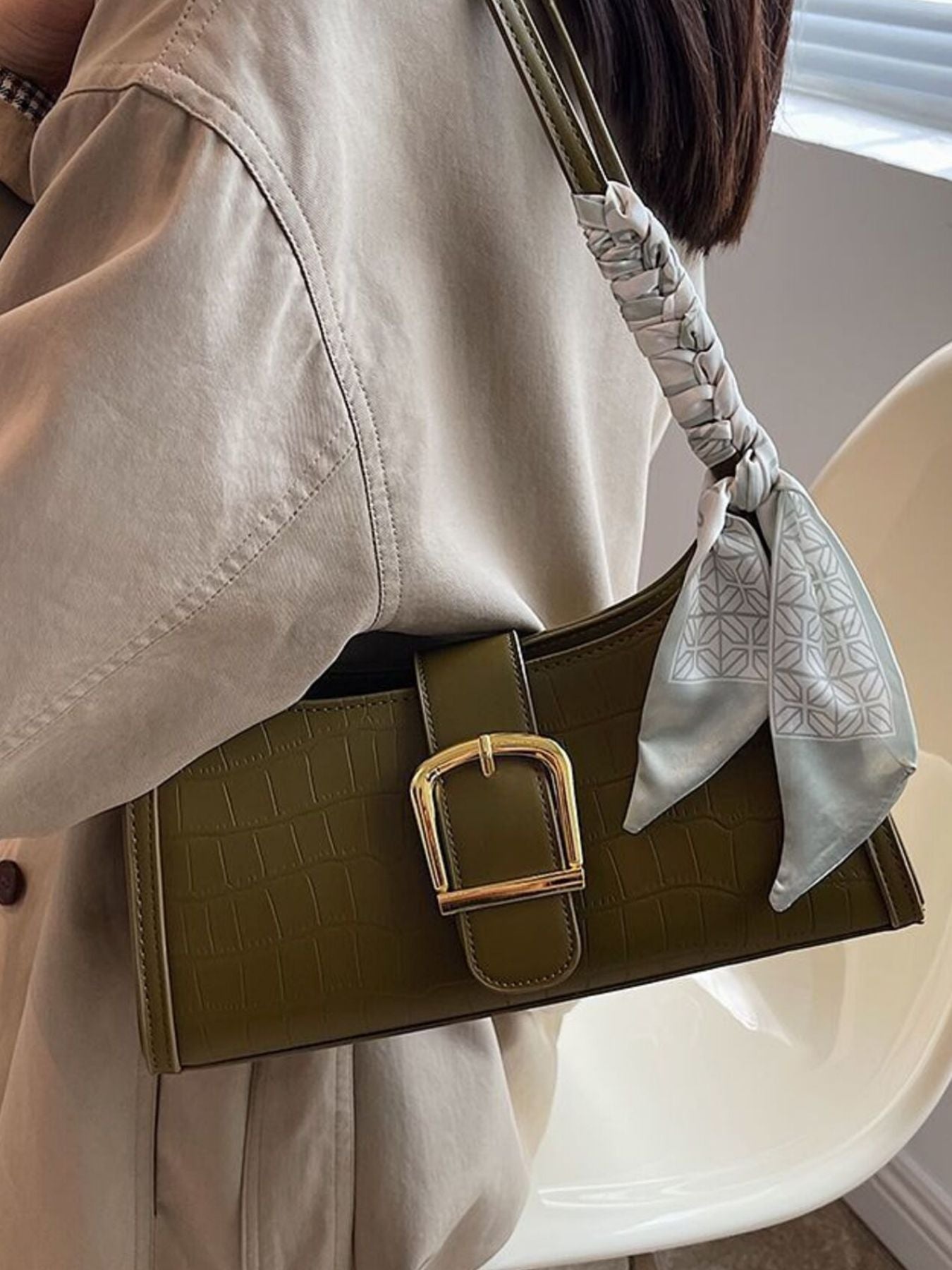 Crocodile Pattern Buckle Shoulder Bag