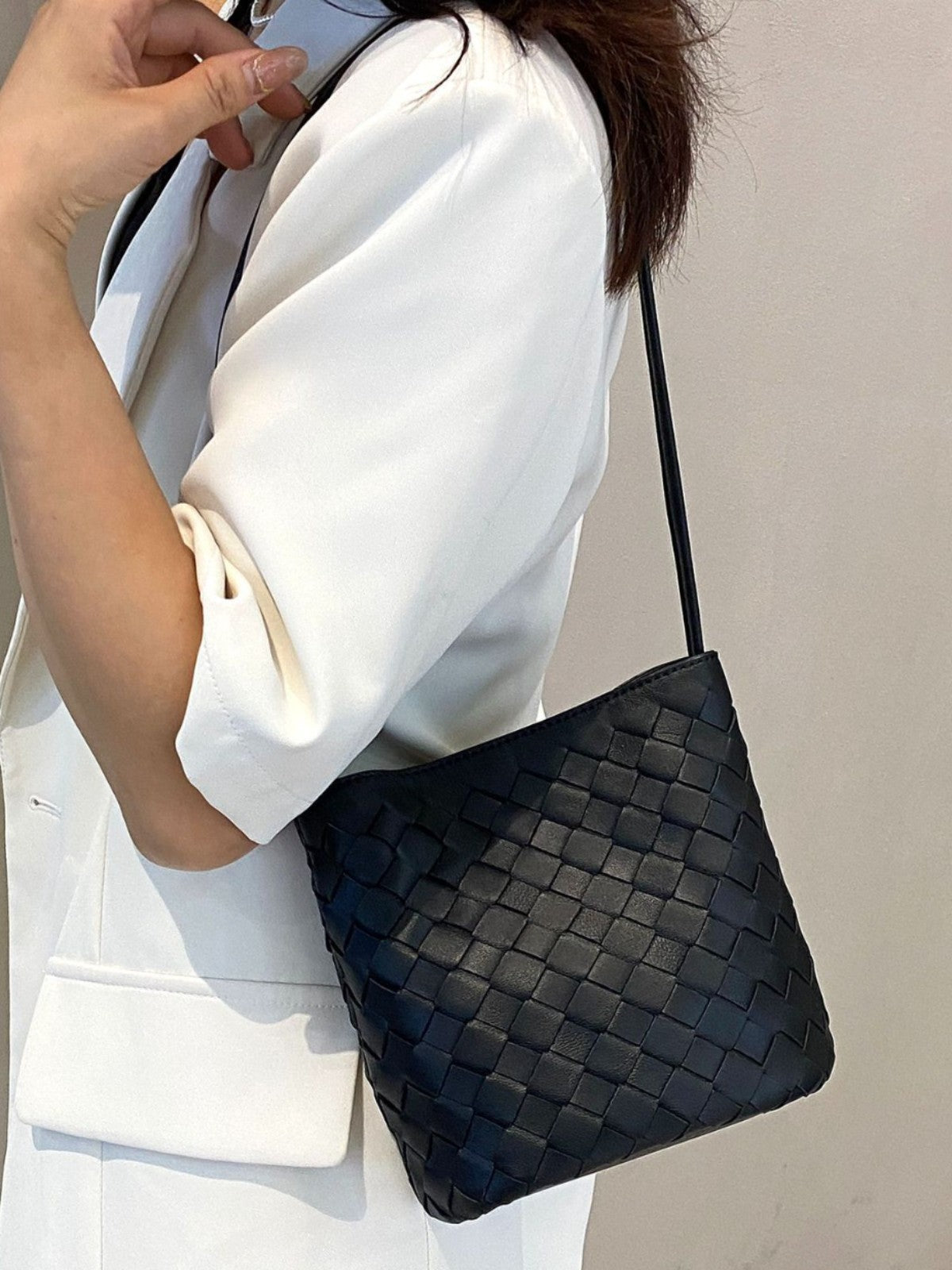 New Genuine Leather Woven Small Bag, High-End Feel, Simple Lambskin Bucket Bag, Versatile And Stylish Shoulder And Crossbody Bag