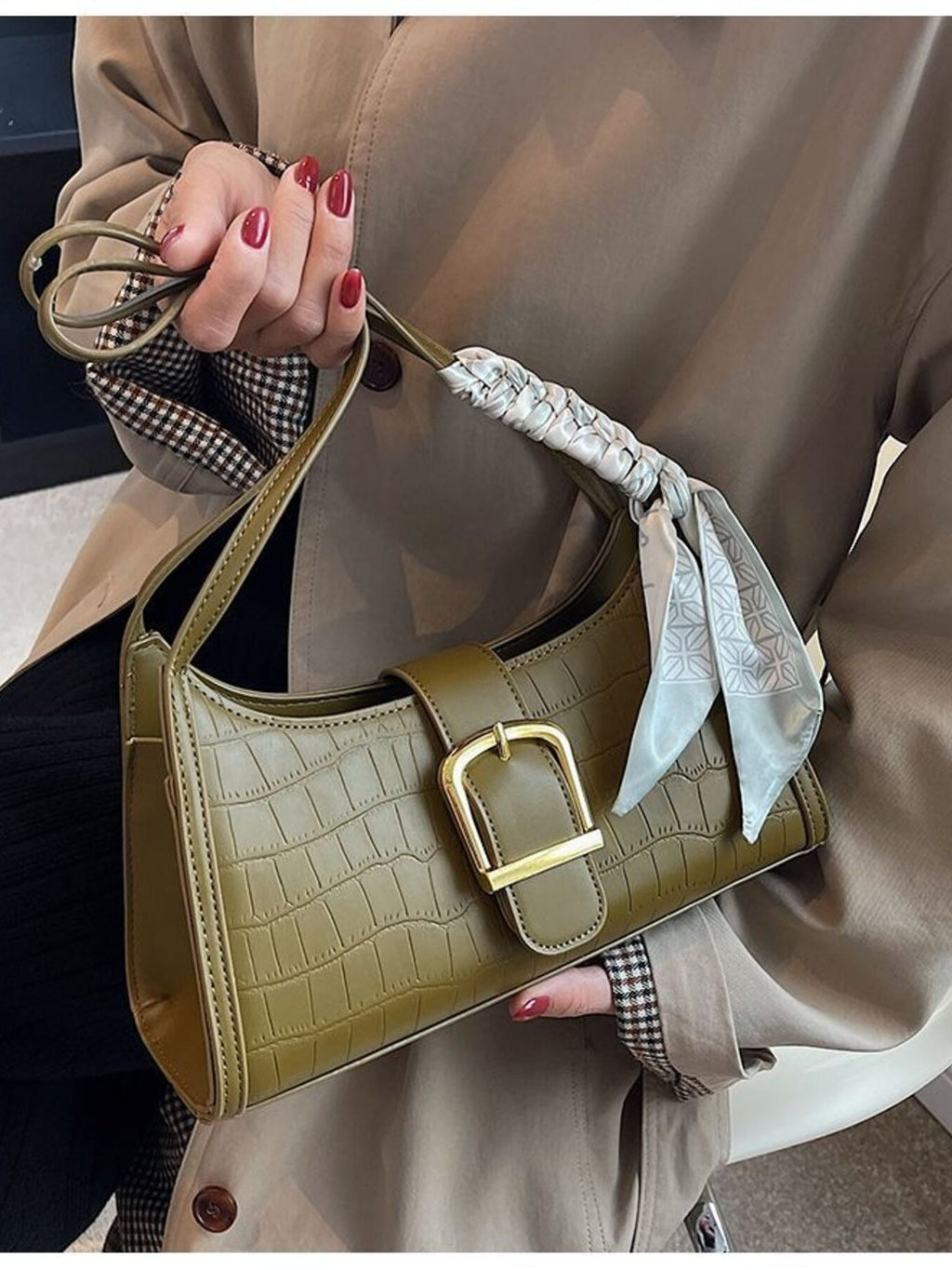 Crocodile Pattern Buckle Shoulder Bag
