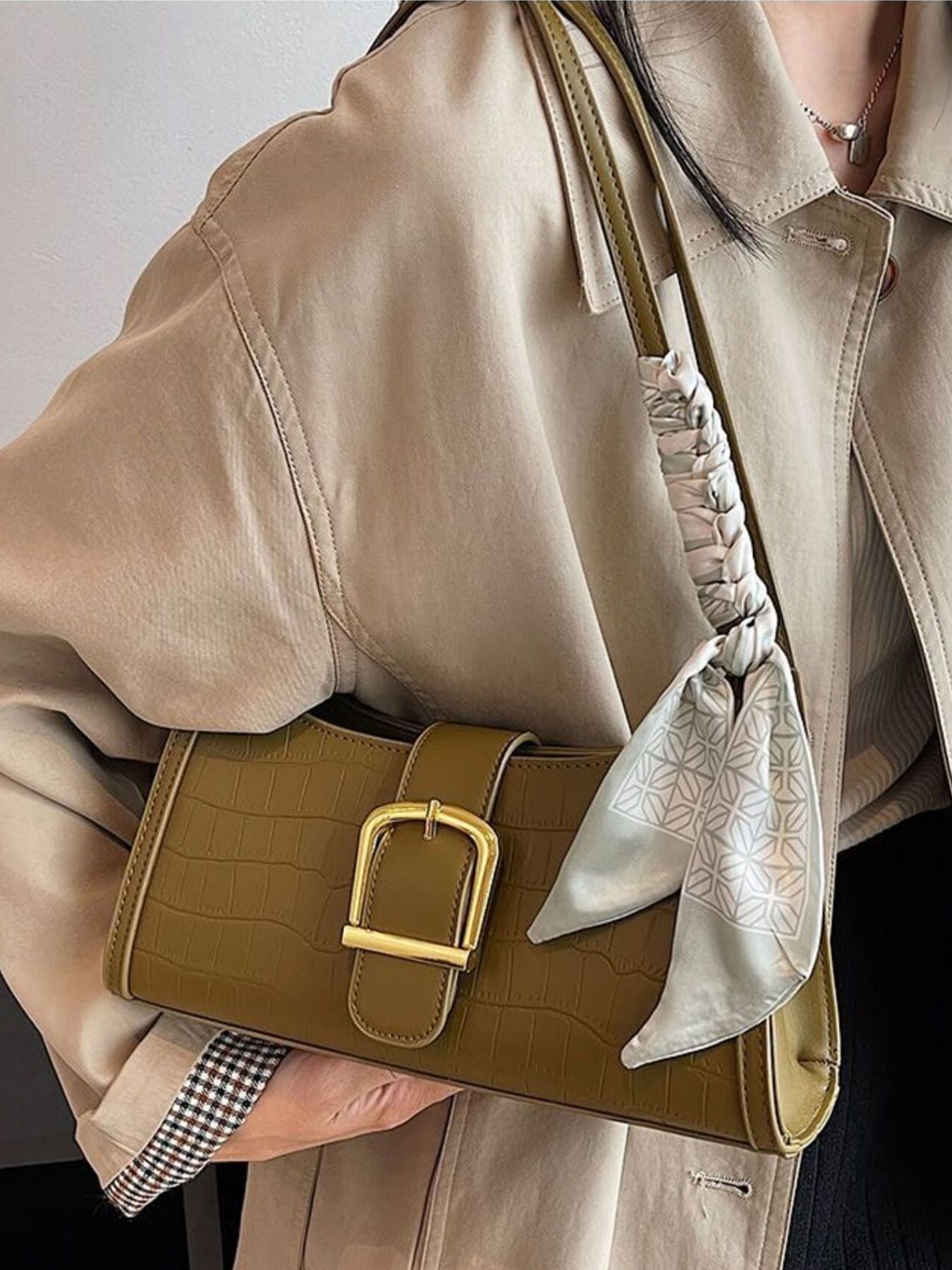Crocodile Pattern Buckle Shoulder Bag